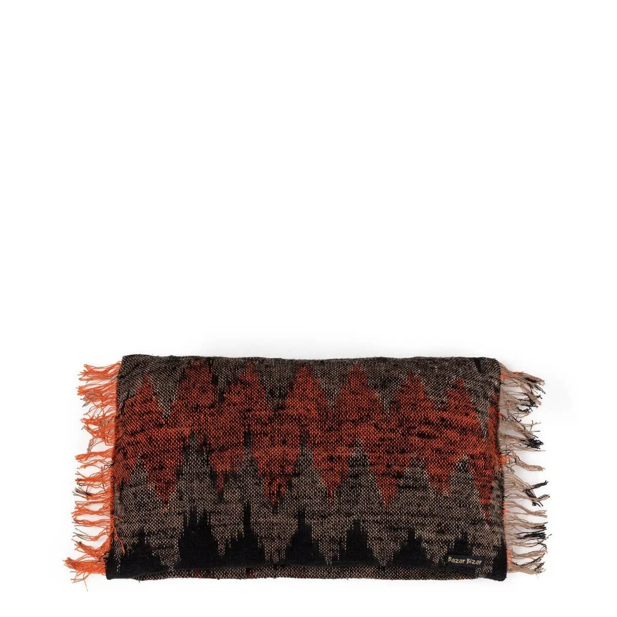 The Oh My Gee Kussenhoes - Zwart Oranje - 30x50 boho-style cotton cushion cover with fringe detail.