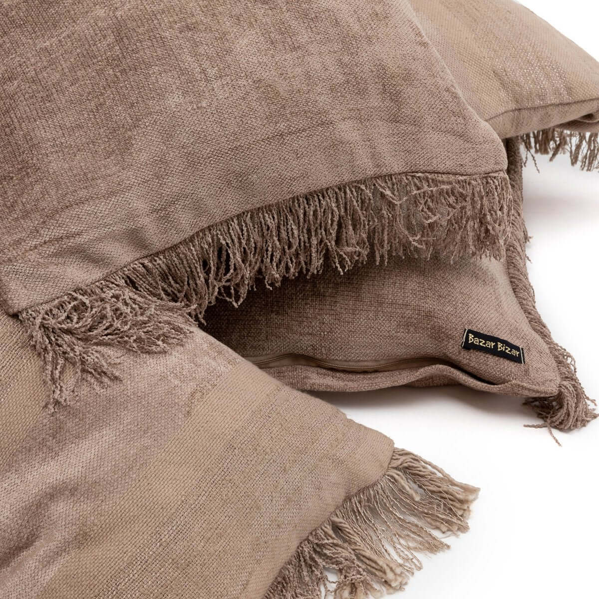 The Oh My Gee Kussenhoes - Betonfluweel - 30x50 met handgemaakte textuur en franjes, perfect voor Boho-sfeer in huis of tuin.