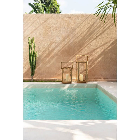 De Nusa Penida-lantaarn - L handgemaakte teakhouten lantaarn set bij zwembad, weerbestendig voor binnen en buiten