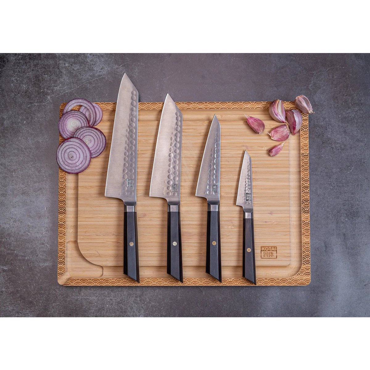 Messen- en keukenaccessoireset - Bunka Complete Set Deluxe (C): 4 messen (Bunka officemes + Bunka Petty + Bunka Santoku + Kiritsuke) + 2 accessoires (100% katoenen oprolmessenzak + aanzetstaal)