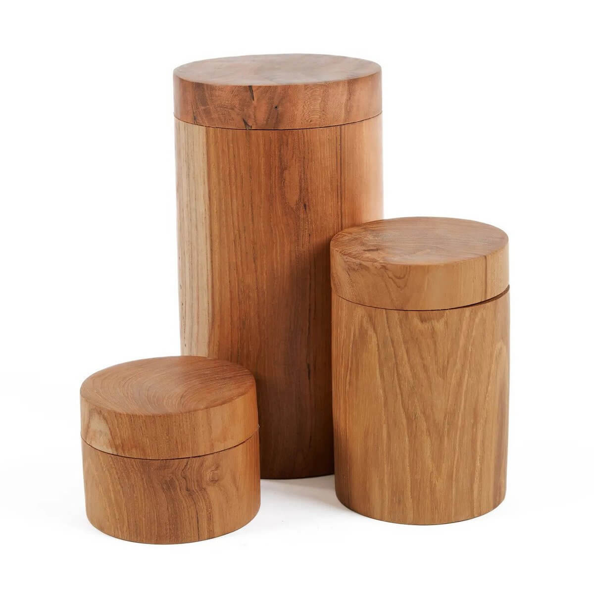 Set of handcrafted teak root jars in three sizes, highlighting De Teakwortelpot - M as a unique and versatile storage solution.