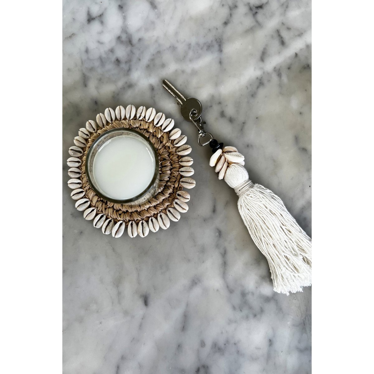 De Cowrie Tassel Keychain - Wit