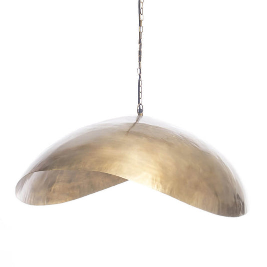 De Fortune Cookie Hanger - Messing - XL in polished brass finish, showcasing its unique curved design and ambient lighting effect.