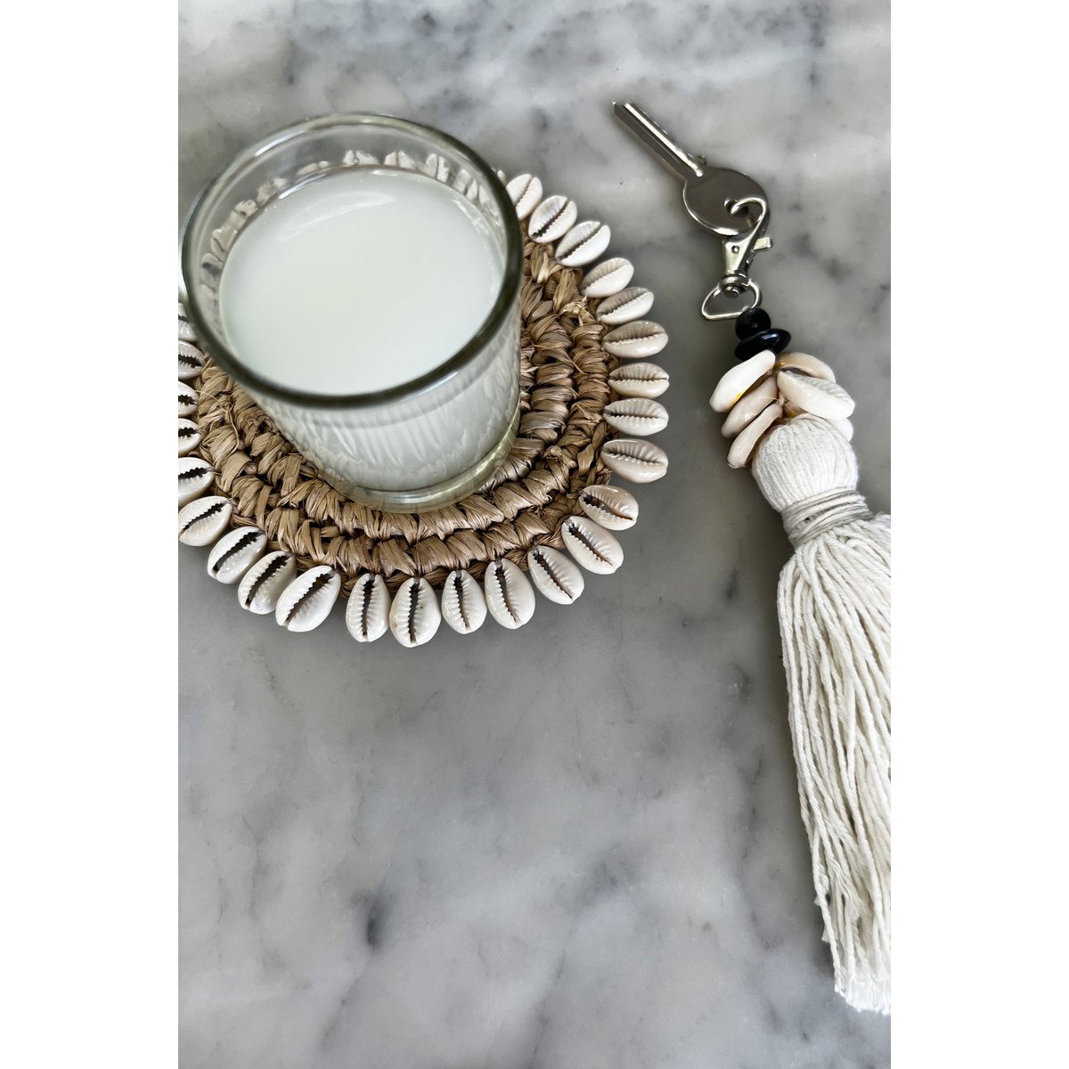 De Cowrie Tassel Keychain - Wit